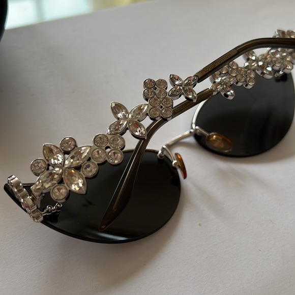 LOUIS VUITTON Swarovski Cat-Eye Fleur Sunglasses - Picture 7 of 16